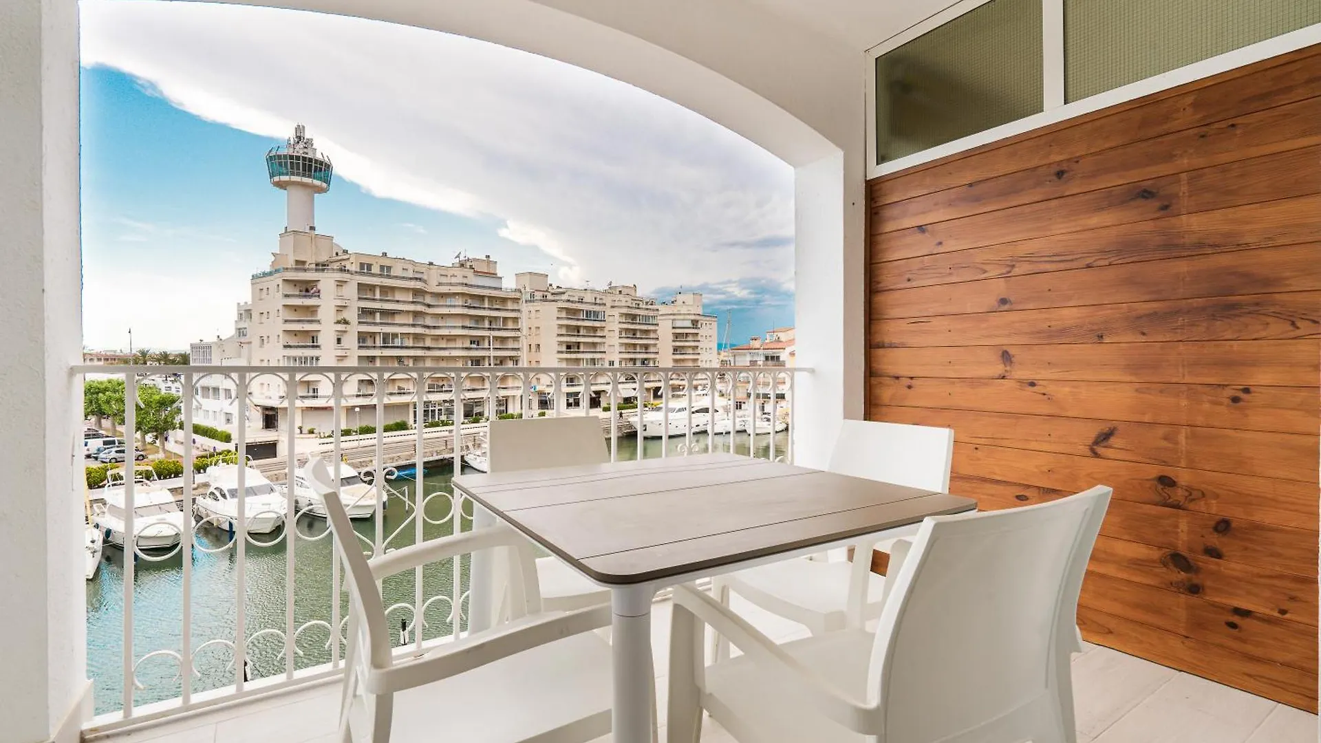アパート Apartamento Frente Al Canal Con Terraza エンプリアブラバ スペイン